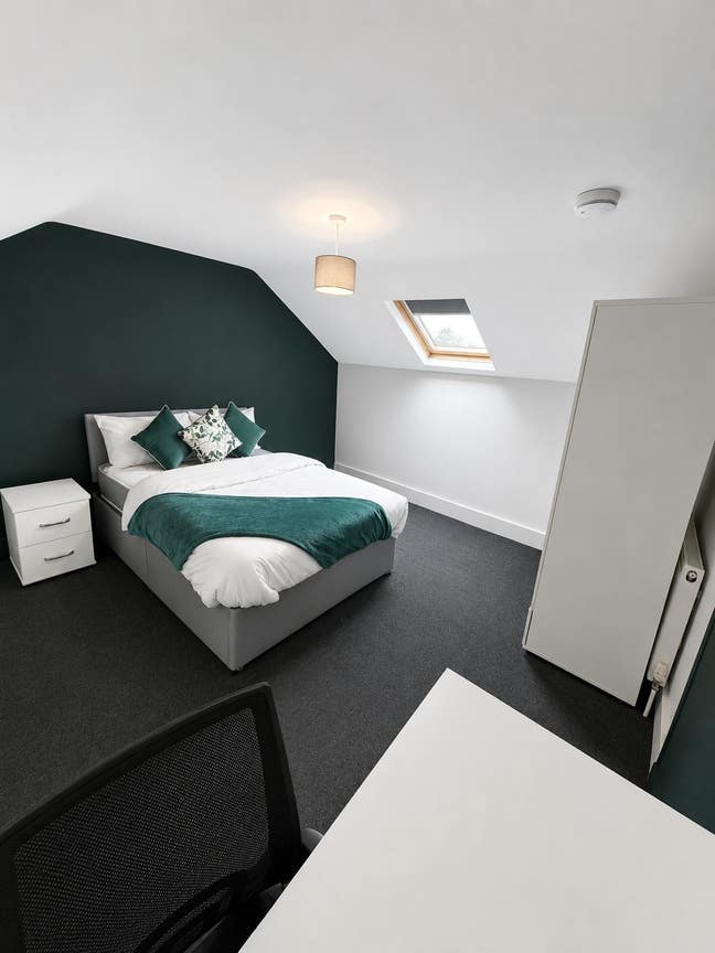 Last Room Available at Period Victorian House!!  Main Photo