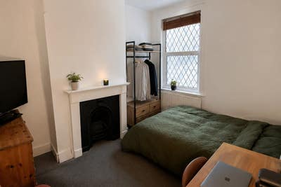 Double, 12 mins to London Bridge, next to park Main Photo