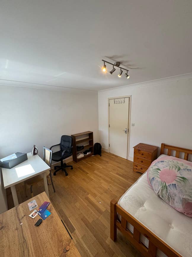 Room for 1 Month. Main Photo