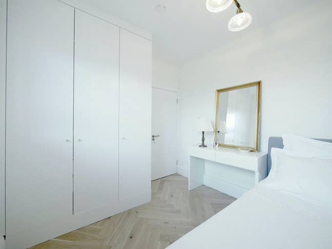 Modern dbl room - Bills incl - females Preferred Main Photo