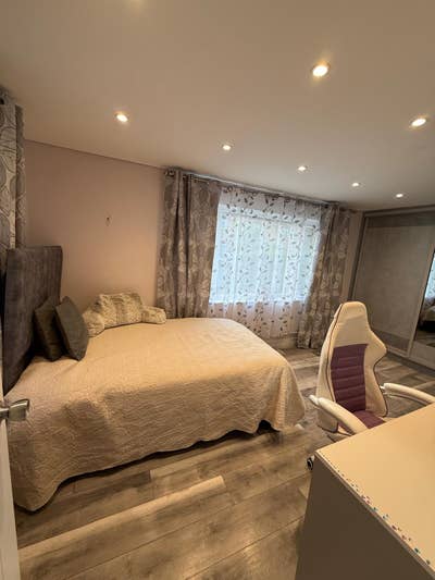 Double Size Bedroom Main Photo