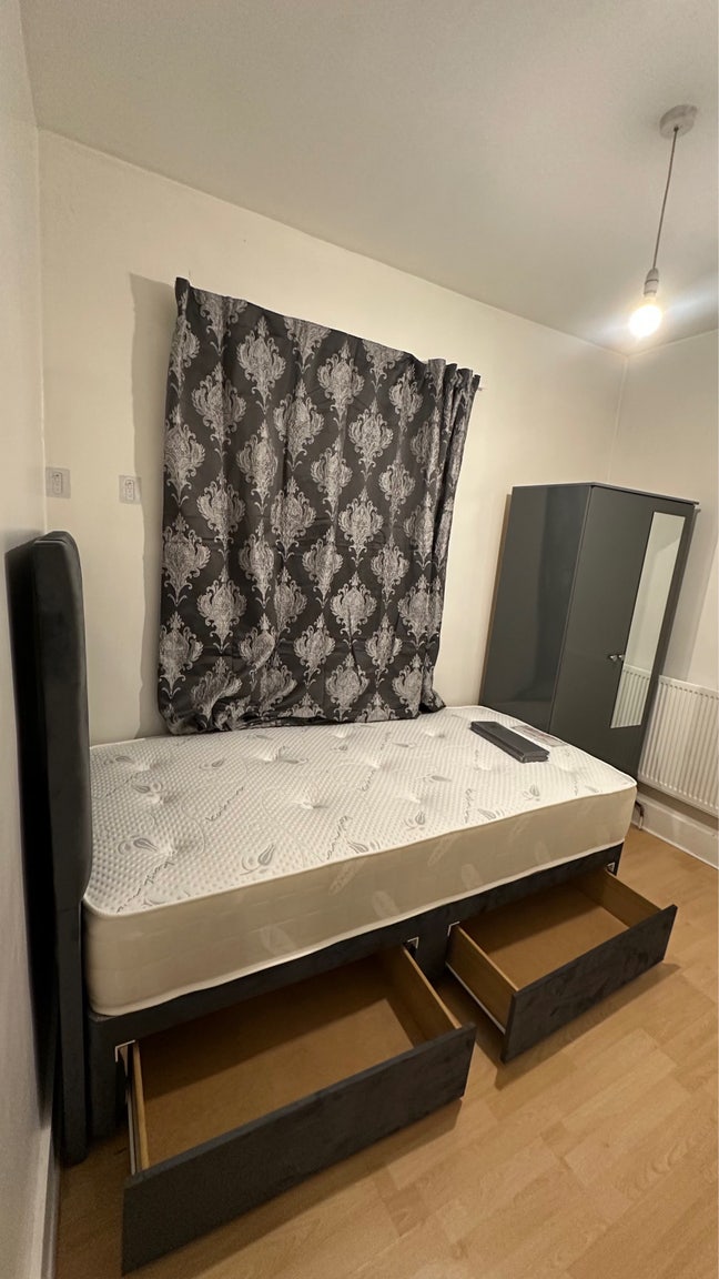 Furnished Room Available in Ilford - Bills inc Main Photo