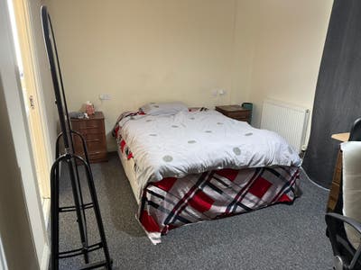 Ensuite bedroom available all female house - LE2 Main Photo