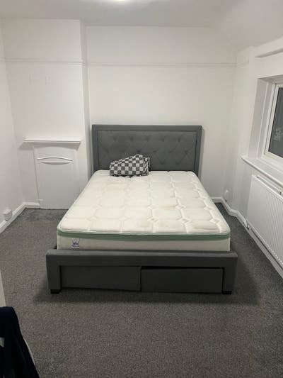 Double Room is available for rent -  CR0 3JU Main Photo