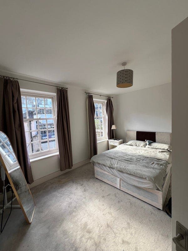 Spacious Double Room in Beautiful Paddington Flat Main Photo