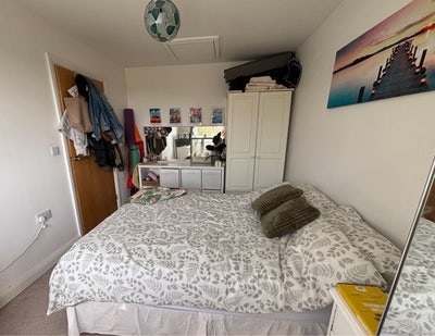 Double room, 12 mins walk to Treliske  Main Photo
