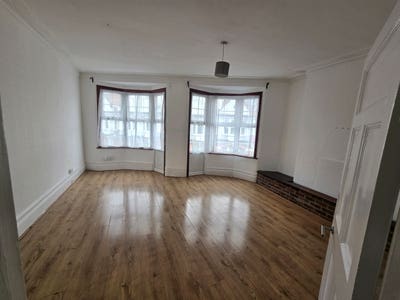 Spacious 2 bed flat right outside tube station  Main Photo
