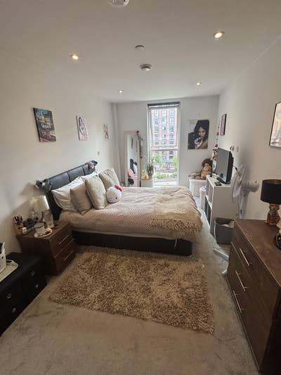 Large Ensuite Double Bedroom!!- Females Only Main Photo
