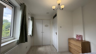 A rare opportunity to rent this double room Main Photo