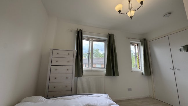 A rare opportunity to rent this double room Main Photo