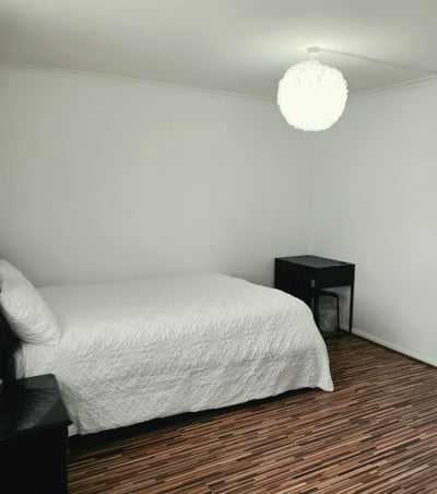 Modern double bedroom available bills inc Main Photo