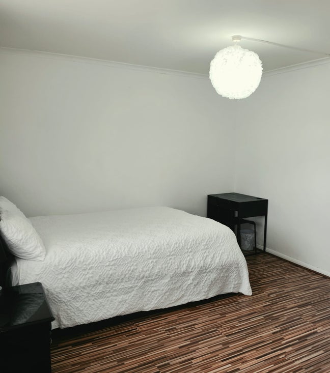 Modern double bedroom available bills inc Main Photo