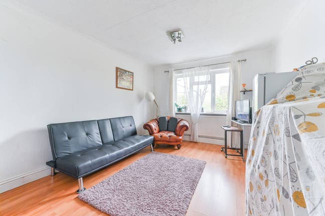 Flat close to new malden train station  Main Photo