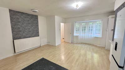  1-Bedroom Flat | 1BR/LR Available Immediately Main Photo