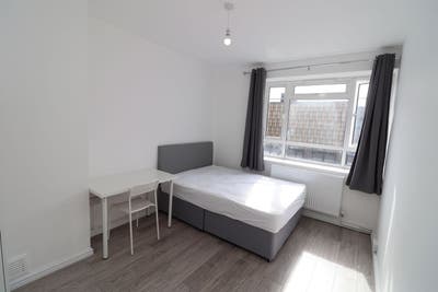 Modern Room In White City - W12 - Premium !! Main Photo