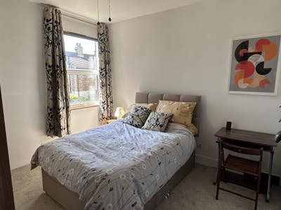 Short term room in gorgeous house Main Photo