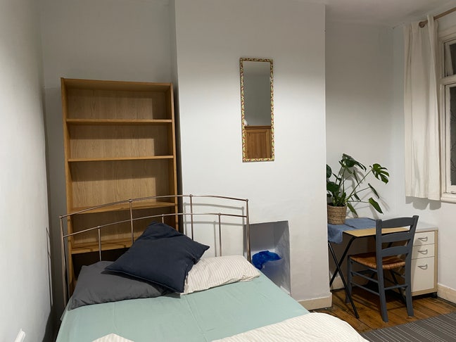 Spacious bright Dble rm Hse sharing @Upton Park Main Photo