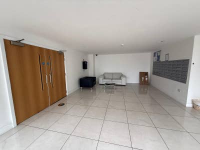Brand New Double Room • Royal Docks Main Photo