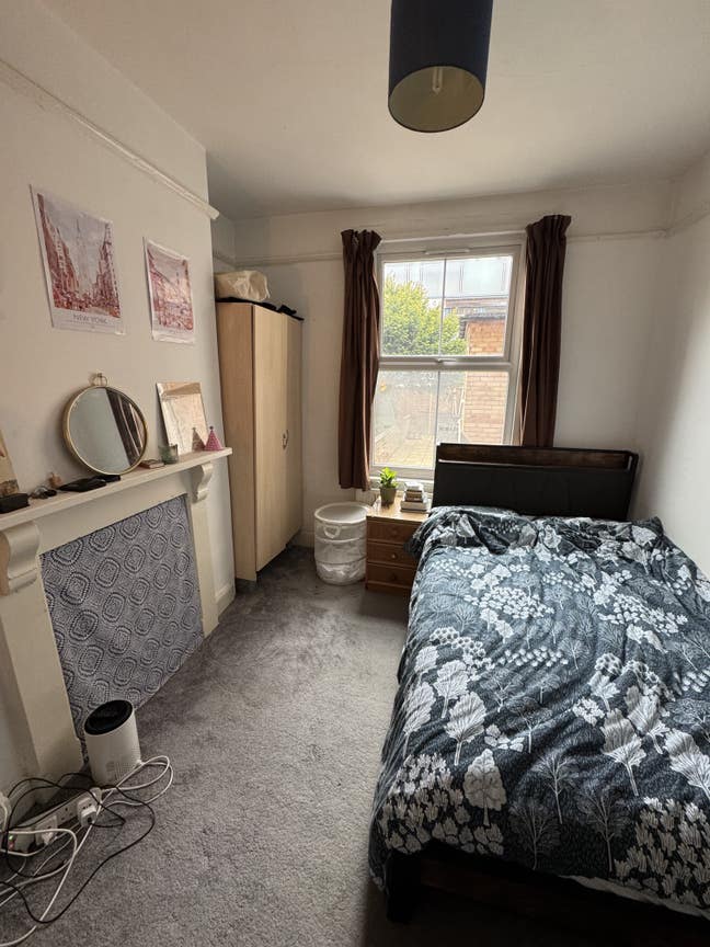 Double room to sublet for 2 months Main Photo