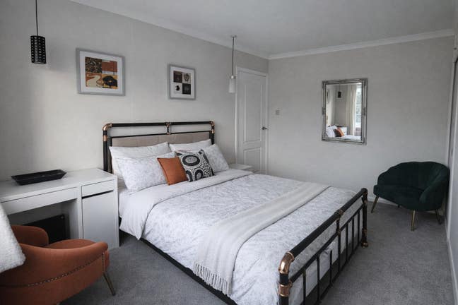 Spacious Double Room with Built in Storage Main Photo