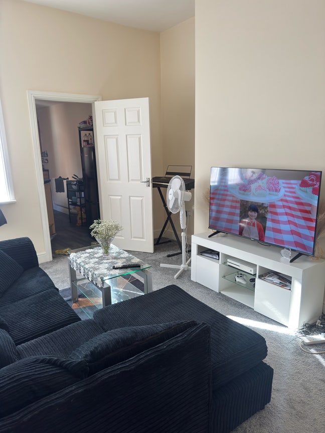 Single Room to Rent  Main Photo