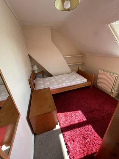 Looking for a Male to Rent a Single Room  Main Photo