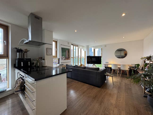 Double Room in 2-Bed Flatshare | 1200 pcm Main Photo