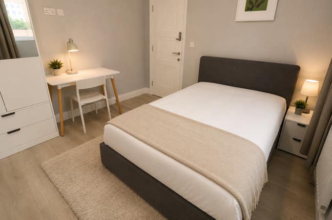 Brand New Room in 3-Bed Flat - 5mins Walk Aldgate Main Photo