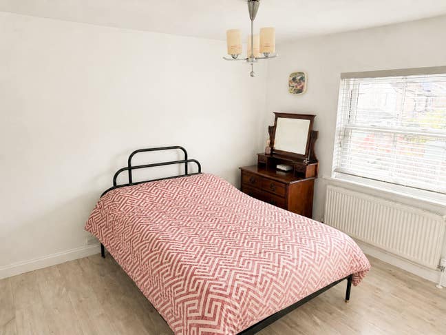 Large Double Room With Private Bathroom In House Main Photo