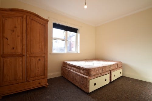 Spacious 1-Bed Flat Near City Centre Main Photo
