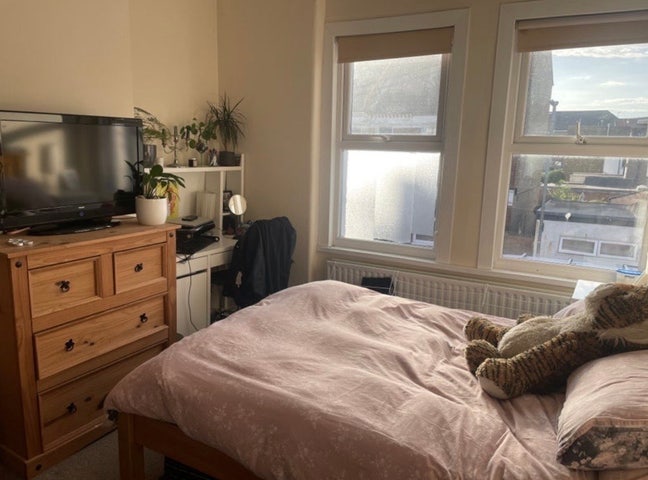 Room available in friendly flat share  Main Photo