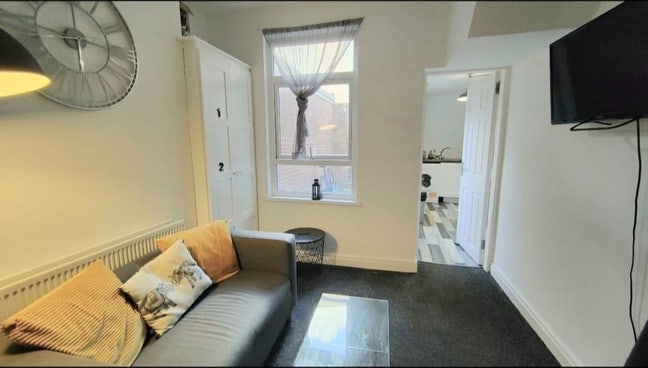 Two attic rooms on Donegall Road  Main Photo