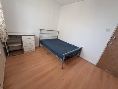 4 Bedrooms close to Underground-All Bills Included Main Photo