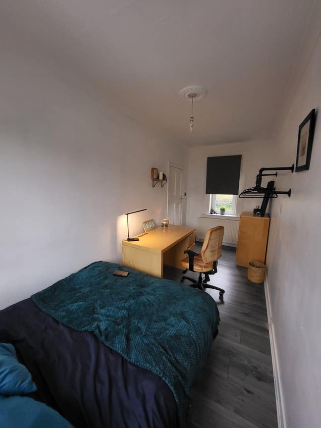 Double room, close to tram, all bills inc. Main Photo