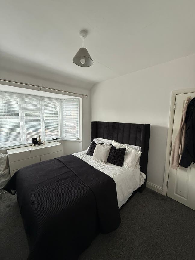 Large Double Room - Northolt Main Photo
