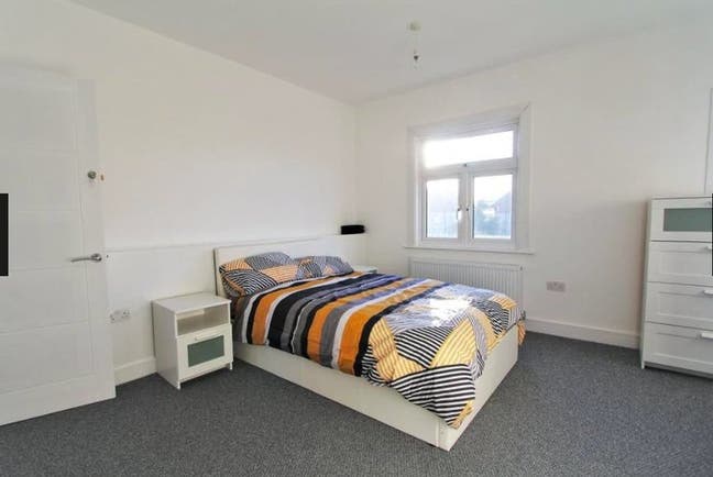 Room to let in house  Main Photo