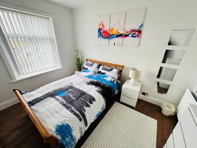 🏡 3 double rooms in a quiet modern house in (BD2) Main Photo