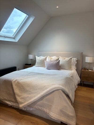 En-suite double room, in modern 2 bed flat  Main Photo