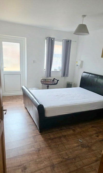Studio Annex - Close to Southall Tube Station  Main Photo