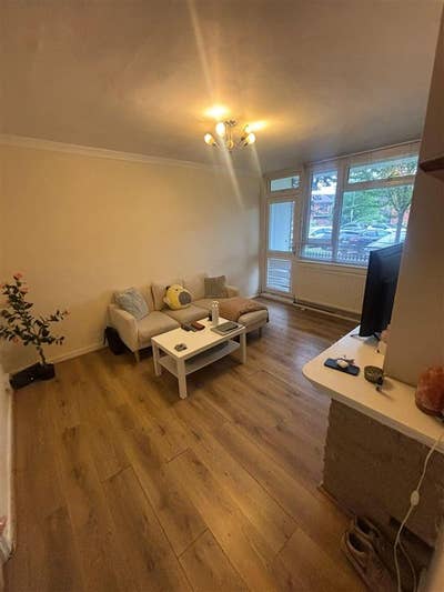 Bright & Cosy Flat with Spacious Living Area  Main Photo