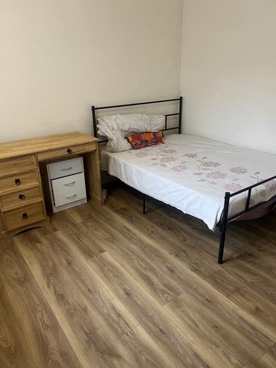 Double Bedroom Available Main Photo