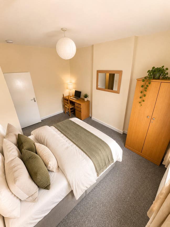 Available Now | Clean & Modern | Large Rooms Main Photo