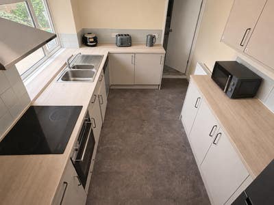 Available Now | Clean & Modern | Large Rooms Main Photo