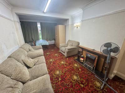 4 Bedroom House To Rent on Kenton Road, Harrow Main Photo