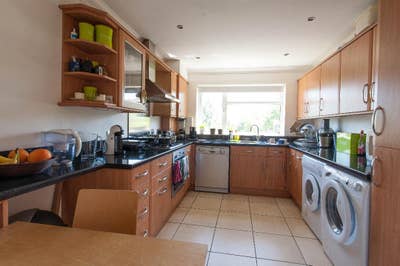 Large Room in Wimbledon - Near Station Main Photo