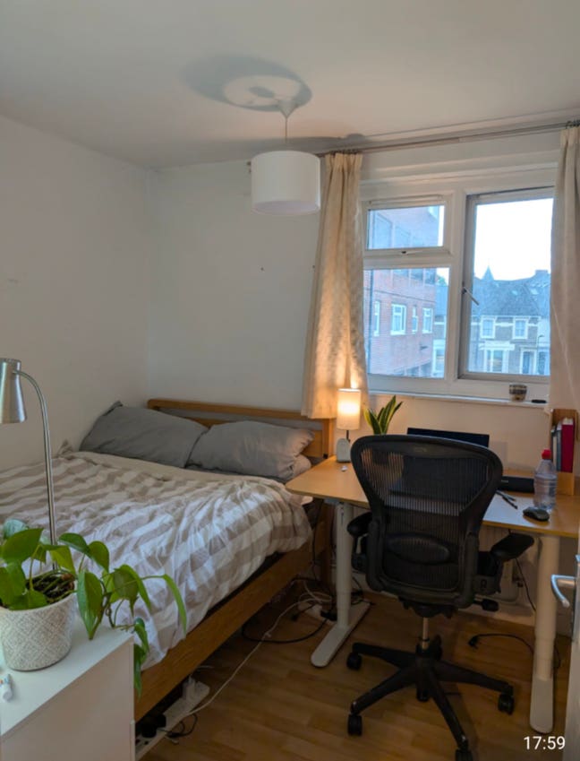 Cozy room in friendly flatshare in Hackney Main Photo