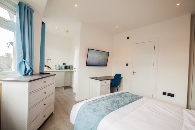 Spacious En-suite double rooms-All bills included Main Photo