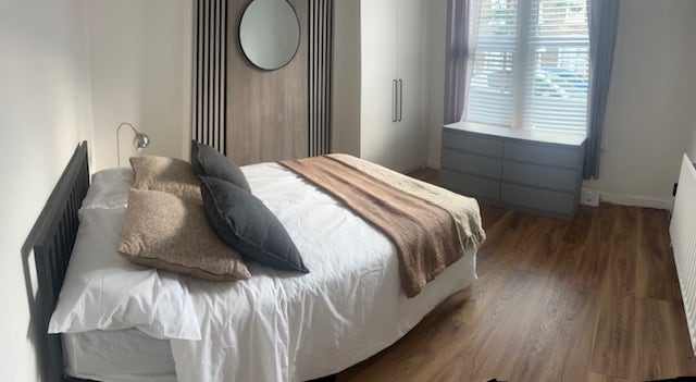  Clean Large  Room Zone 2 10 Mins to London Bridge Main Photo