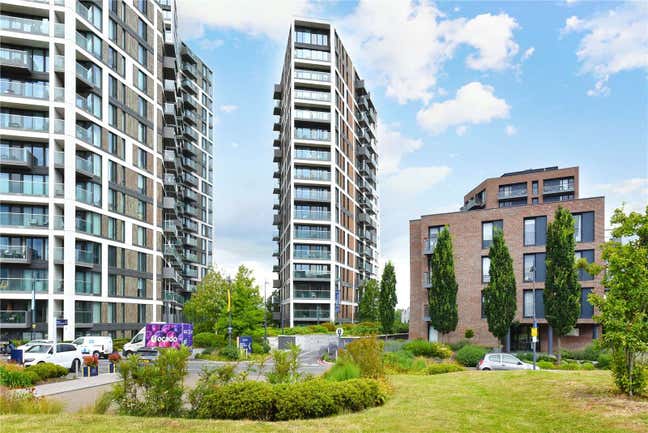 Double room in luxury 3-bed apartment Main Photo