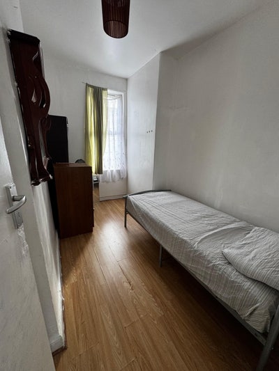 Students Attention - Rooms available Main Photo